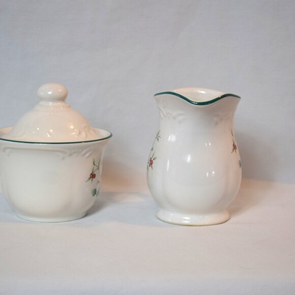 Vintage Pfaltzgraff Winterberry Creamer and Sugar Bowl Set - Picture 4 of 5